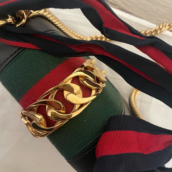 Authentic Sylvie Mini Gucci Bag - Picture 4 of 15